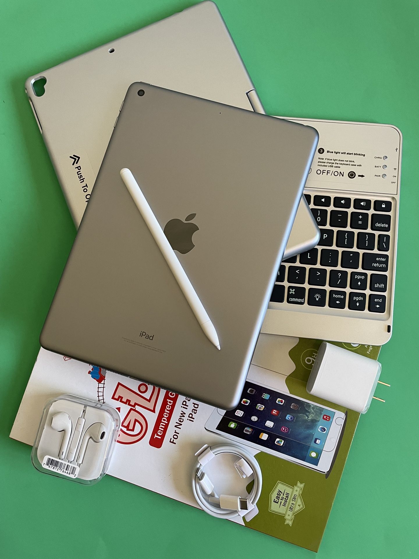 Apple IPad 6th Generation (9.7” Retina / Touch ID / IOS 17) 32GB with keyboard, pen & Accessories (128gb $199) 