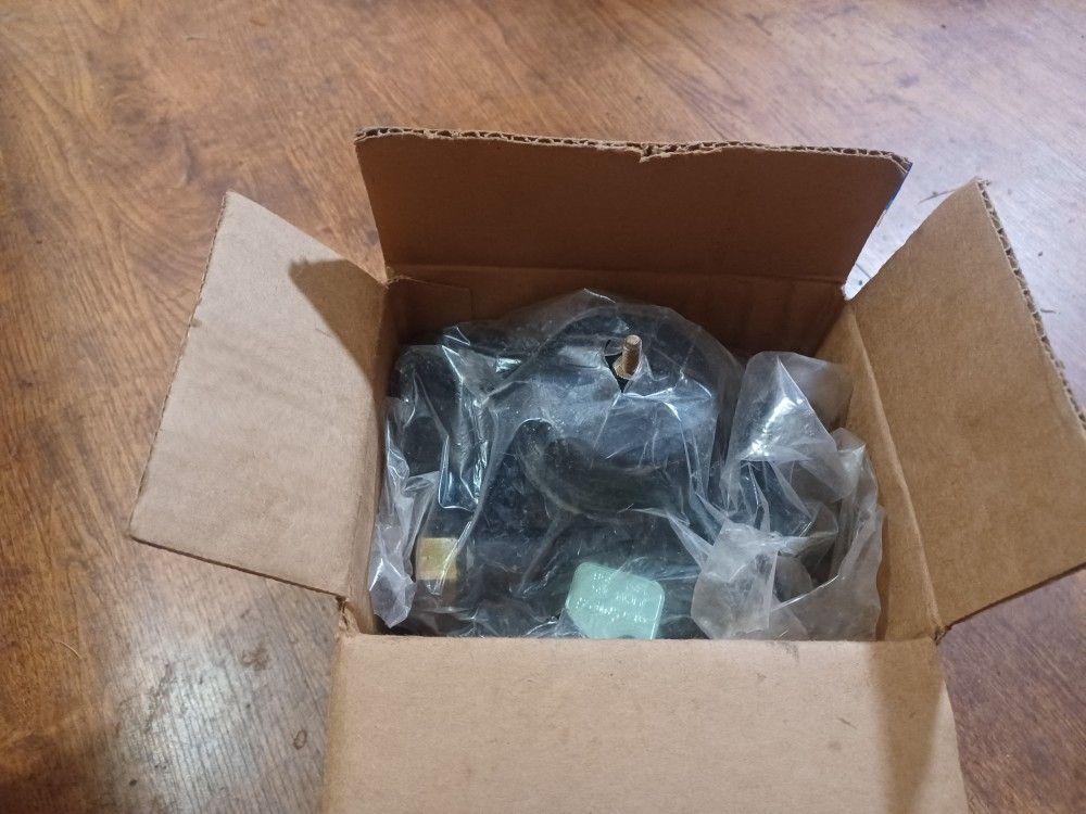 Mercruiser 6 cylinder Carburetor NEW IN BOX