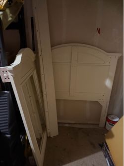 Bed set : drawers , desk, all in one.