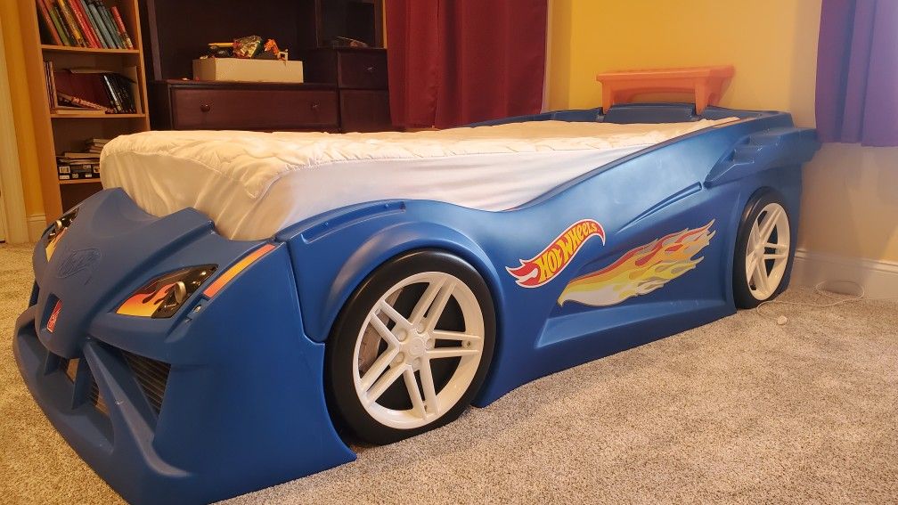 Step2 Hot Wheels Toddler To Twin Race Car Bed