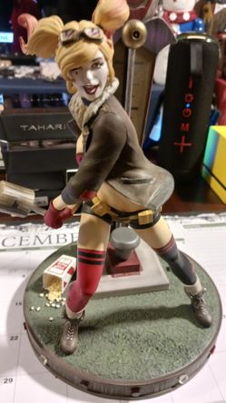 HARLEY QUINN STATUE 
