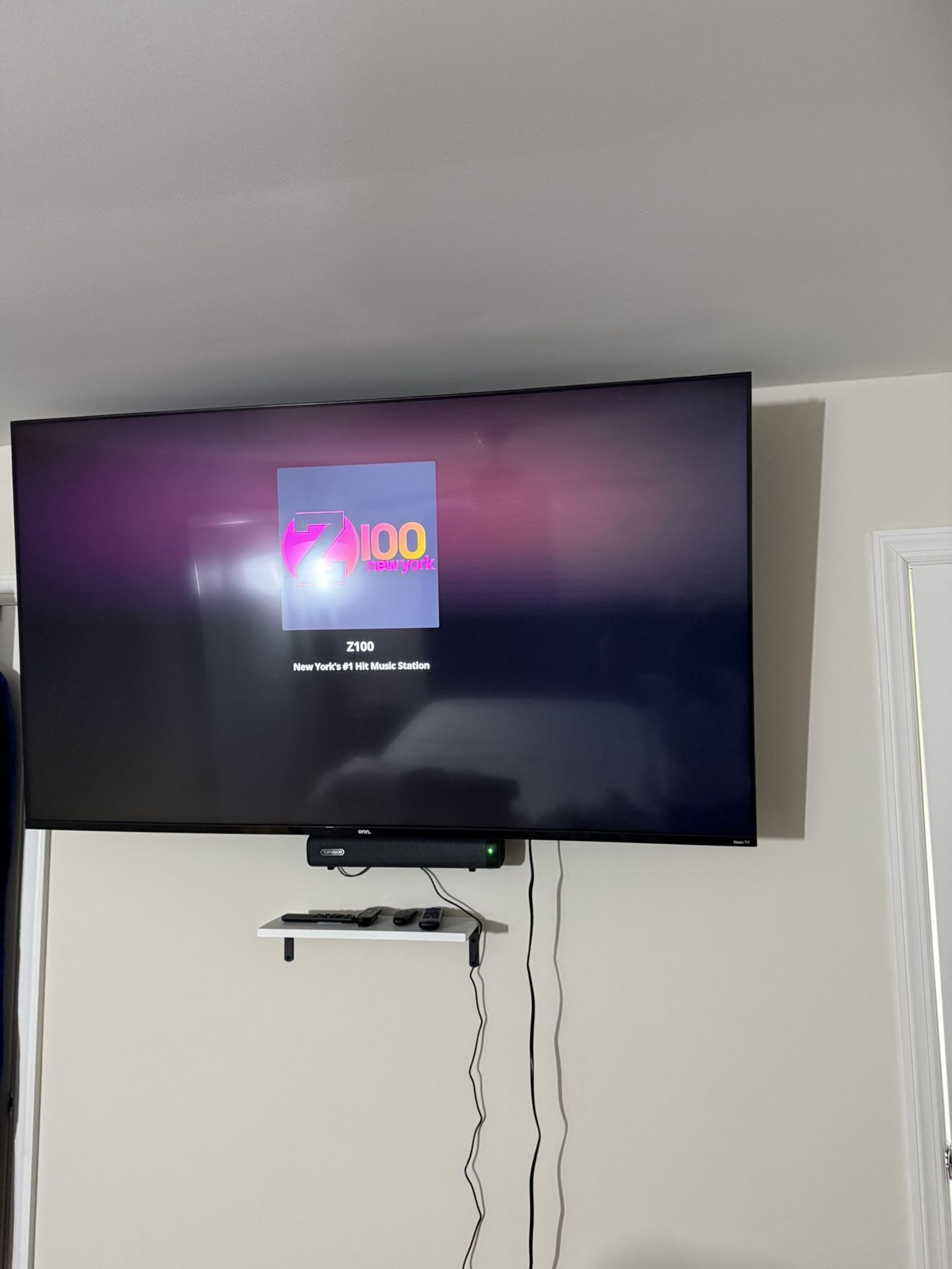Roku Smart TV! And Surround Sound Speakers!