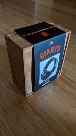 BiGR MLB Giants over the ear headphones
