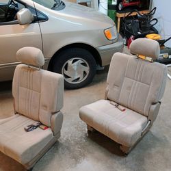 All Four Rear Seats For 2002 Toyota Sienna Van