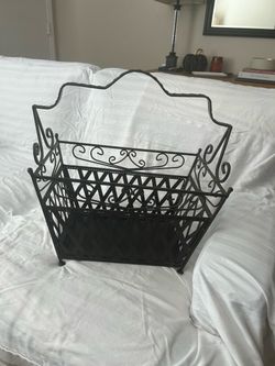 Metal book/magazine rack