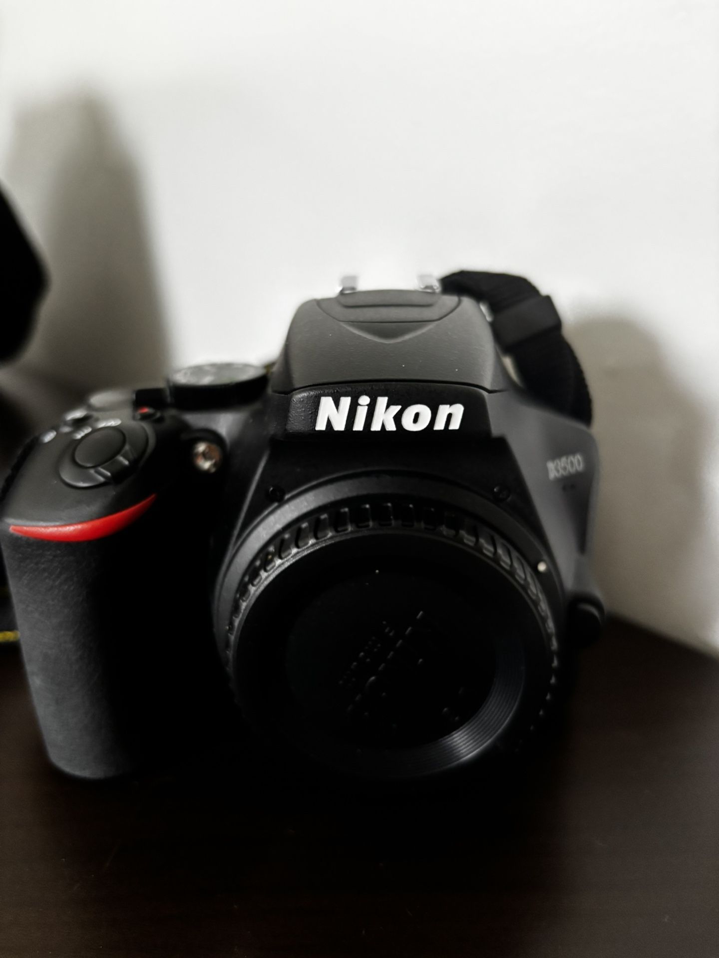 Nikon D3500 BRAND NEW-like