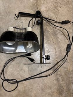 Reptile heat and UV lamp with bulbs