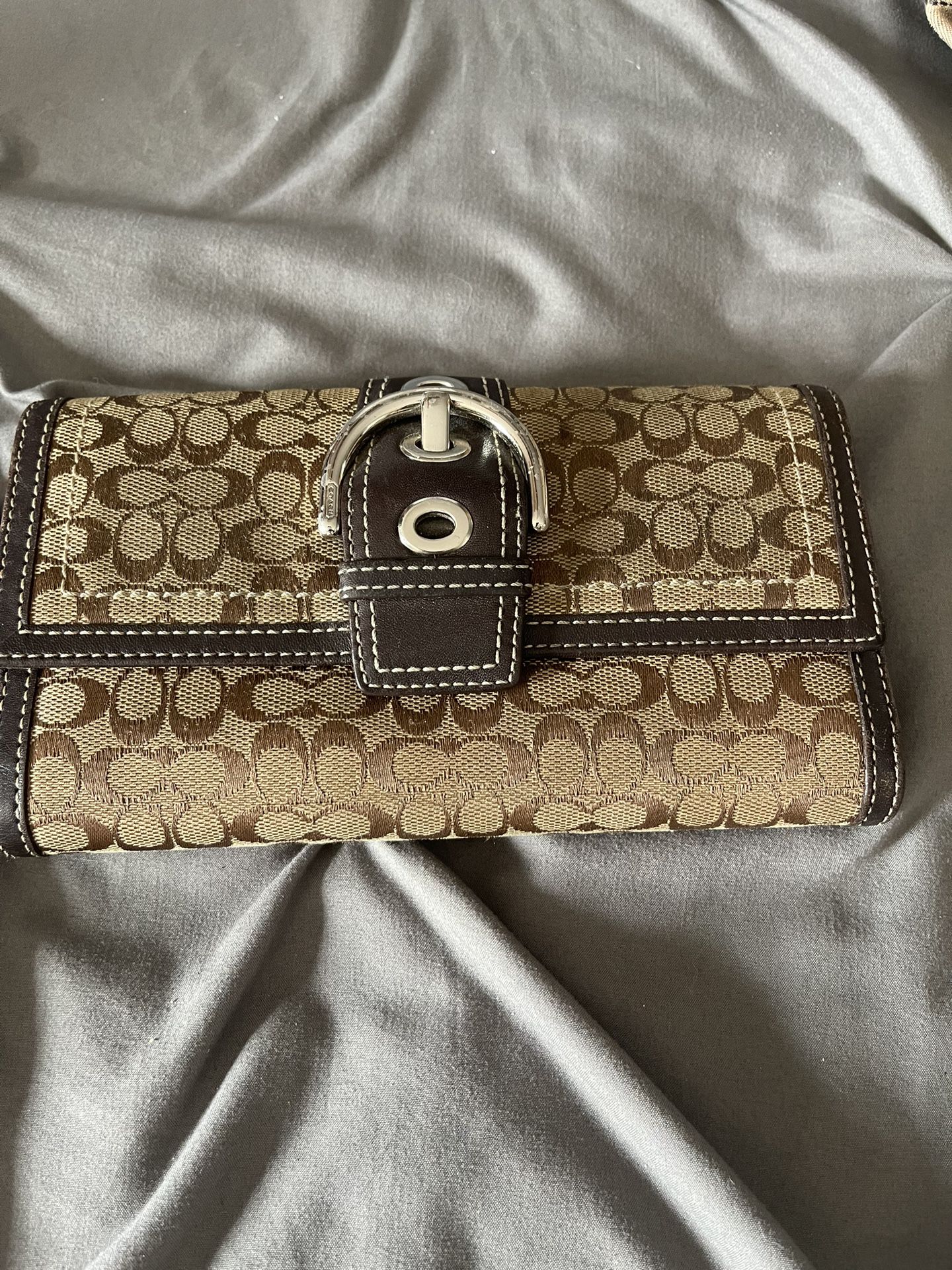 Small Coach Zip Card Wallet for Sale in Covina, CA - OfferUp