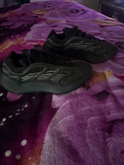 Yeezy black 700v3