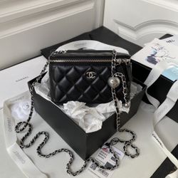 Small makeup box for women, compact storage box, can be carried on one shoulder.