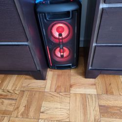 Ohh Bluetooth Speakers I Have Two Just Like Brand New Sounds Amazing Has Light's 