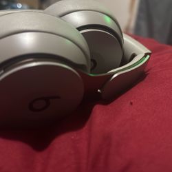Beats Solo Pro 