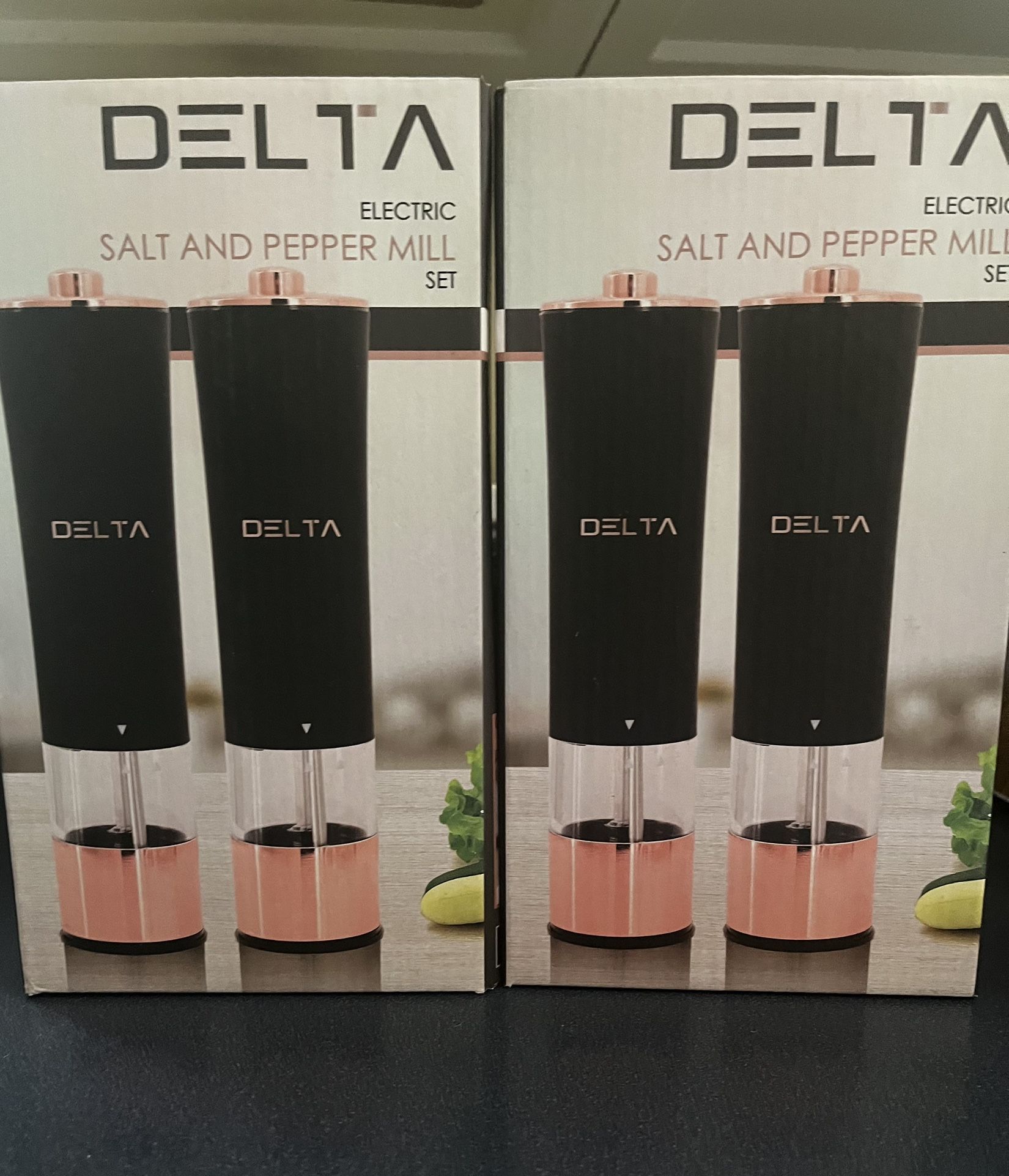 New Delta Electric Salt & Pepper Mill