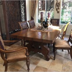 Beautiful DINING ROOM SET!