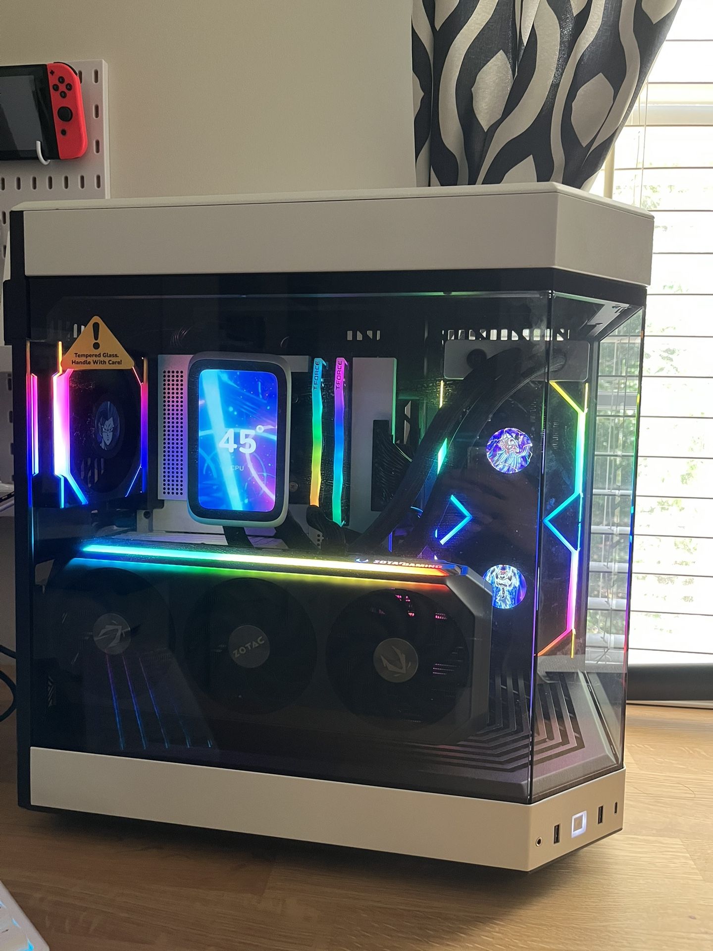 High end gaming pc (rtx 5080 2tb SSD HYTE y60 64gb DDR5 z790 lian li wireless lcd fans)