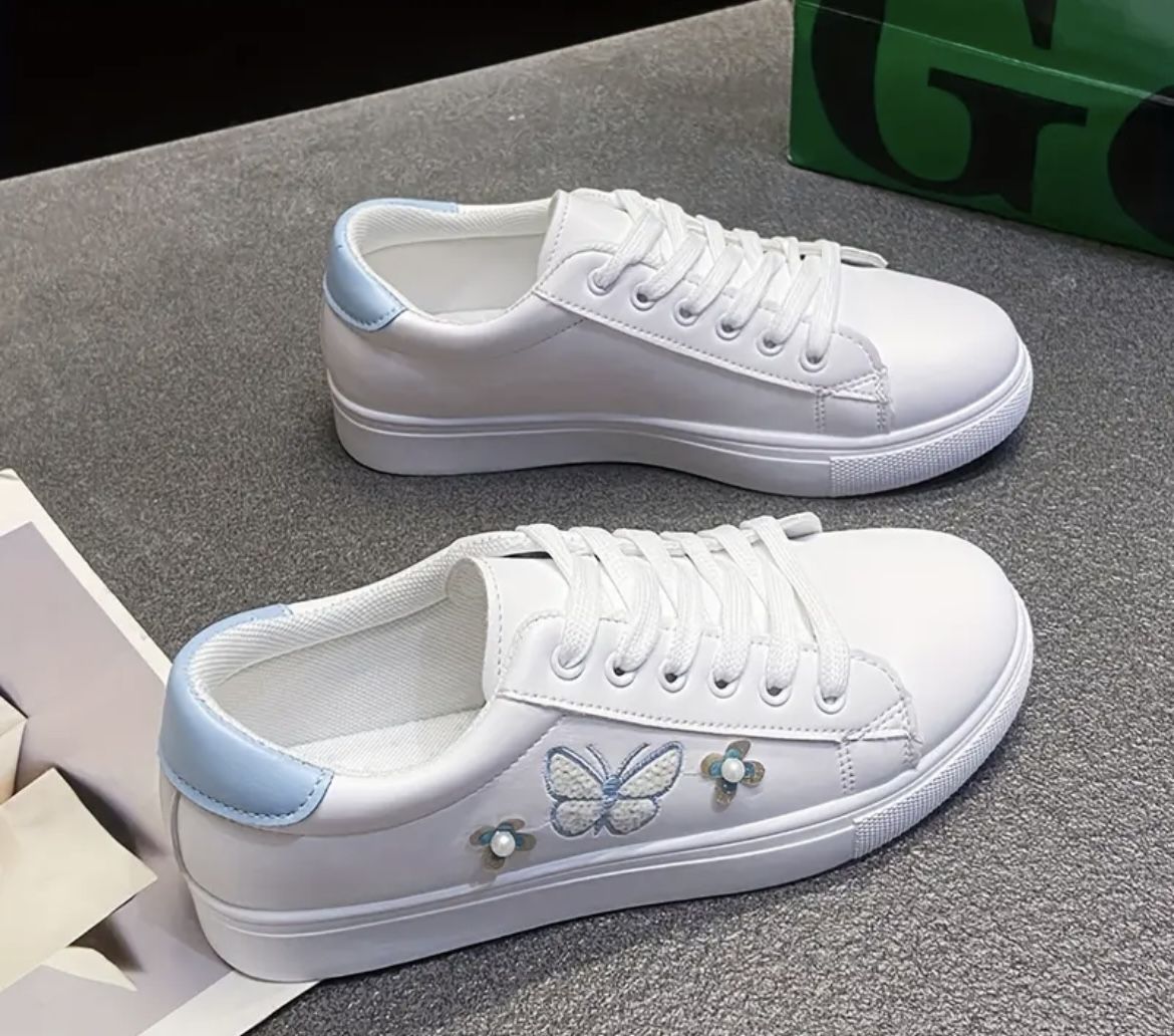 Girl’s Casual Sneakers - Low-Top Design with Butterfly Embroidery, Faux Cover & Fabric Lining