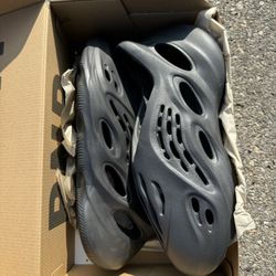 Yeezy Foam Rnr Onyx Sz 11 Used 🔥🔥🚨🚨🚨 