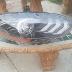 Right headlamp For 19 Mustang OEM 