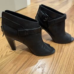 VC Signature By Vince Camuto Black Heels