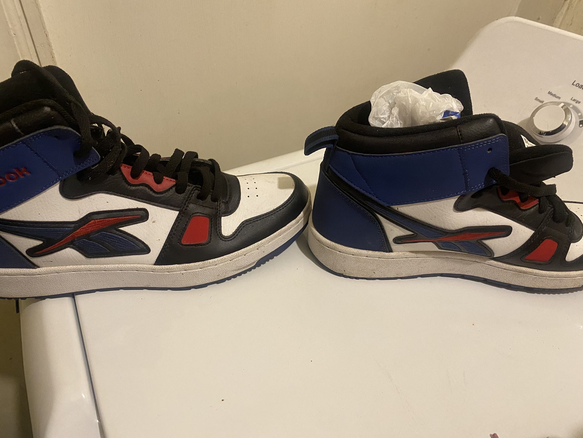 Reebok N Nike