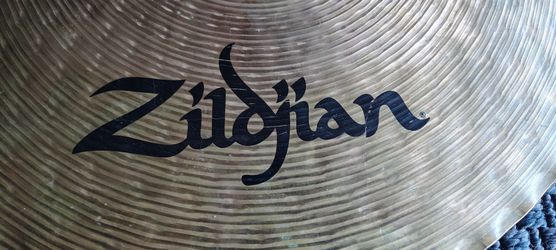 14" Zildjian ZHT mastersound hi hats