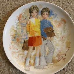 Fine China Emilie Et Phillipe Plate 