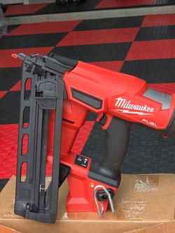 Brand New MILWAUKEE M18 FUEL 18-Volt Lithium-lon Brushless Cordless Gen I 16- Gauge Angled Finish Nailer (Tool- Only)
