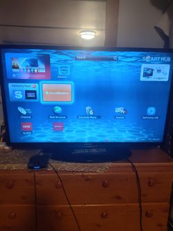 Samsung Smart TV 42 with the remote