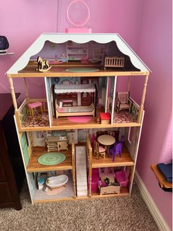 Kid Kraft doll house