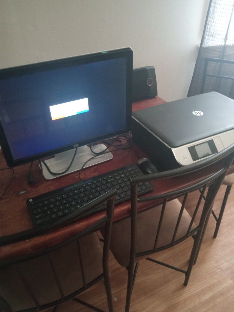 19 Inch HP monitor Keyboard WiFi Printer