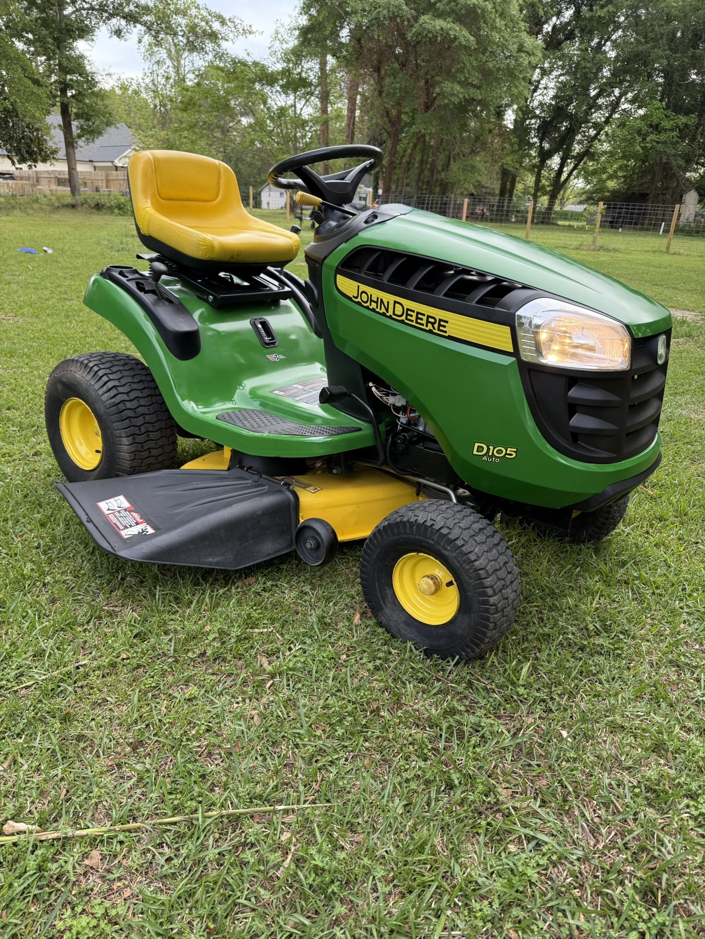 John Deere D105 (267hrs) Model 2015