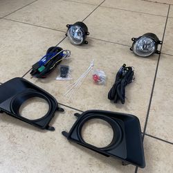 2012/2015 TACOMA FOG LIGHTS NEW