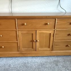 4 Piece Thomasville Bedroom Set