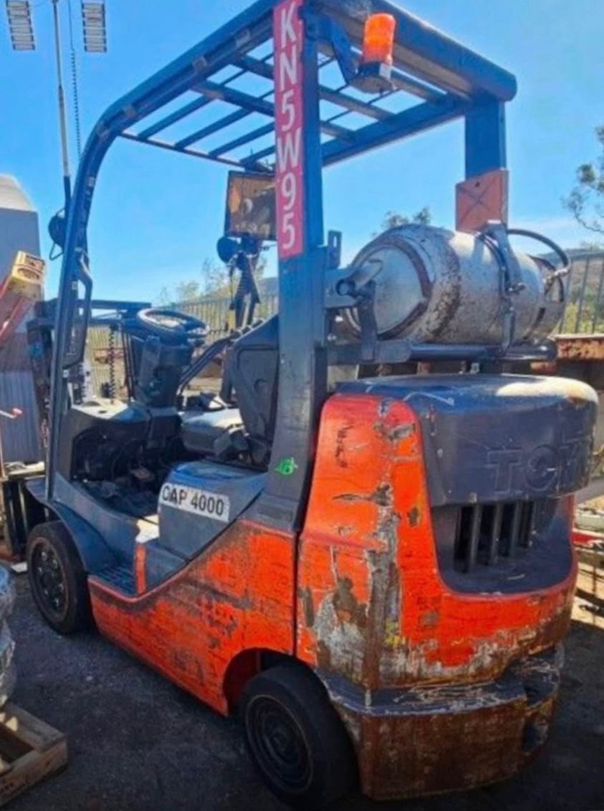 2014 TOYOTA Forklift Low Mast 8FGCU25