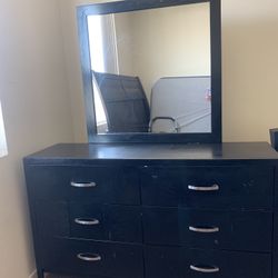 Dresser With Mirror