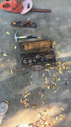 Little giant assortment of tap and dies