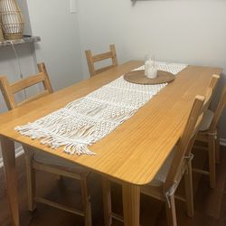Wooden Dinning Table With Chairs Included 