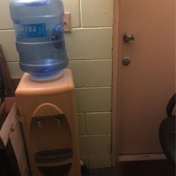 Water Fountain With 3 Primo Bottle