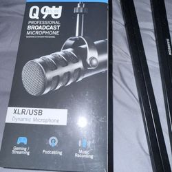 Samson professional Broadcast Microphone. Comes With The Samson Arm Holder. (used)