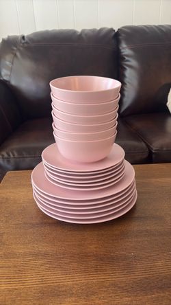 IKEA FÄRGKLAR 18-Piece Dinnerware Set (Light Pink) — LIKE NEW