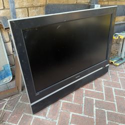Free TV Old But Works, No Remote Control 