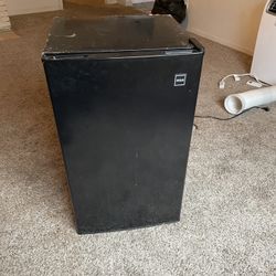 RCA Mini Fridge 