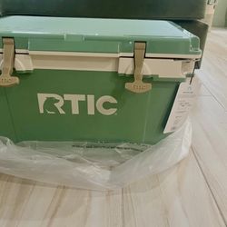 BRAND NEW RTIC 52 QT Hard Insulated Cooler Sage/ Beach Green