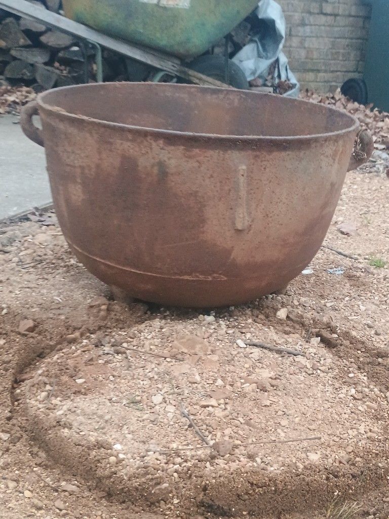 #15 Cast Iron Pot