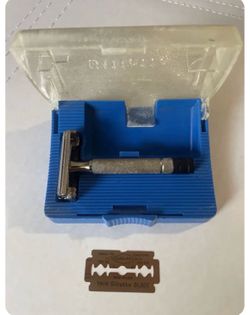 Vintage GILLETTE RAZOR W/ Box