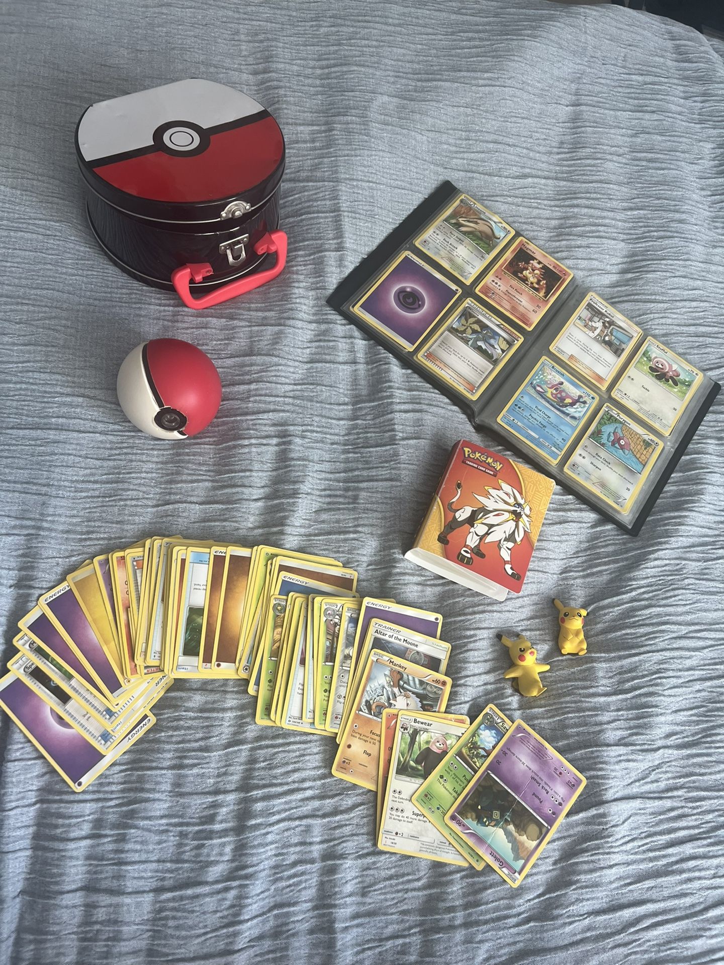 Collectible Pokémon Cards & Toys 