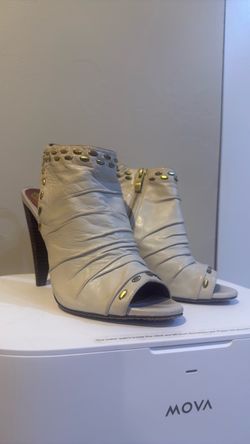 Vince Camuto Booties size 8 used