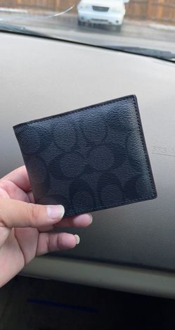Coach wallet bought for 150$ but only asking 80 still new !