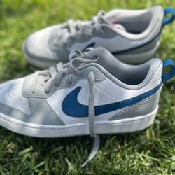 Womens Nikes Size 6.5youth Fit Womens 8