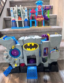 Fisher-Price Imaginext DC Super Friends Playsets – Batman, Superman & Hall of Justice